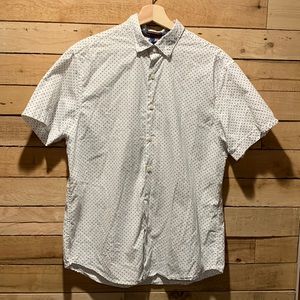 Denim & Flower Ricky Singh Shirt Mens Large White
Blue Polka Dot Short Sleeve